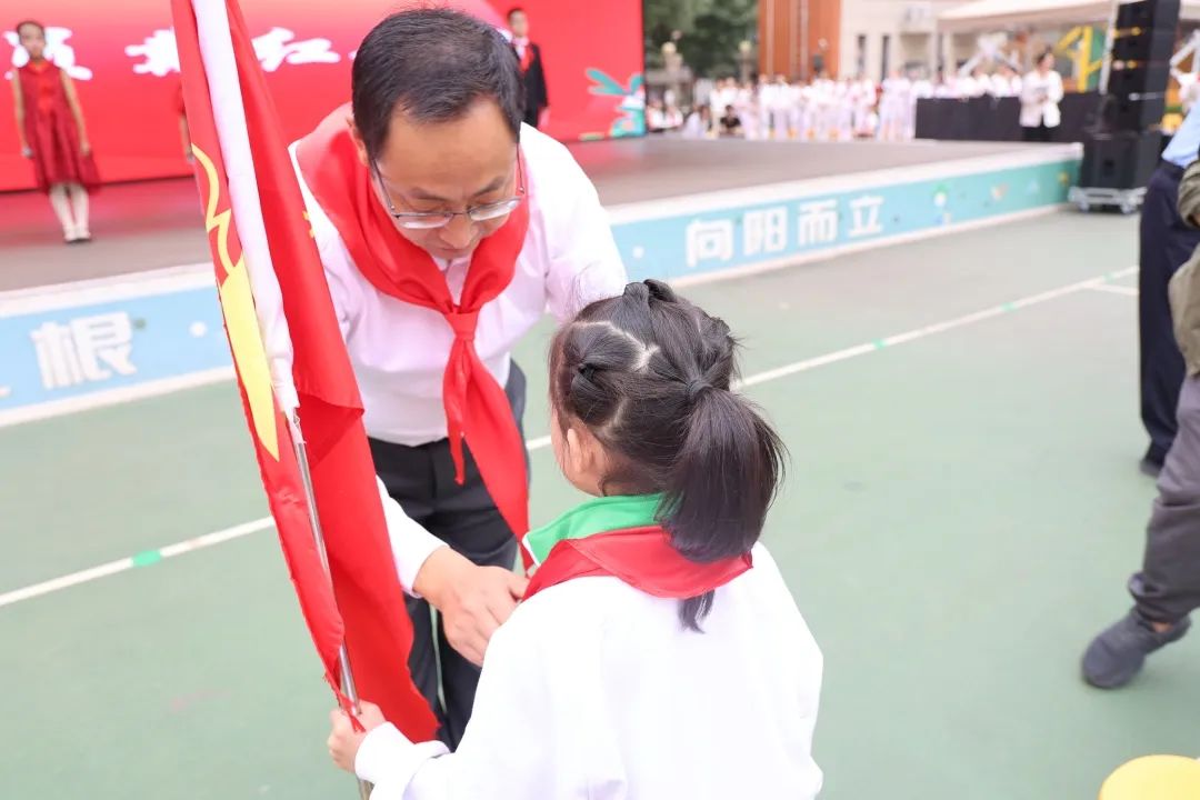 佩戴红领巾